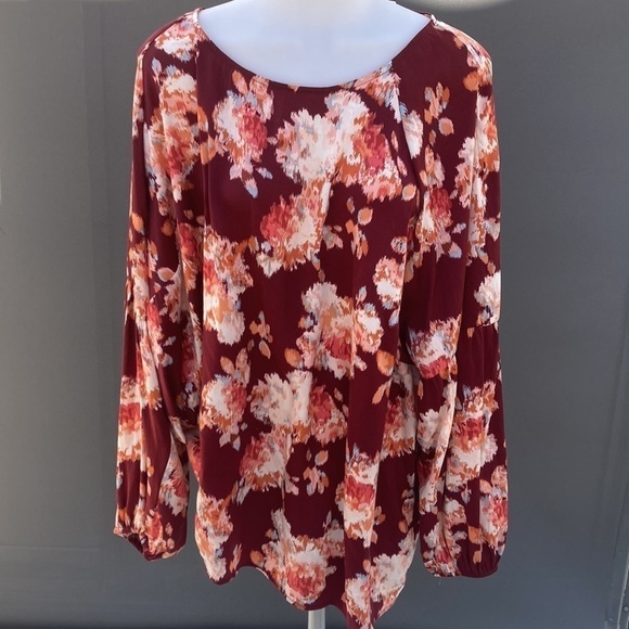 Tops - Plus size Lauren Conrad floral blouse mid sleeves puff sleeves 1 button neck